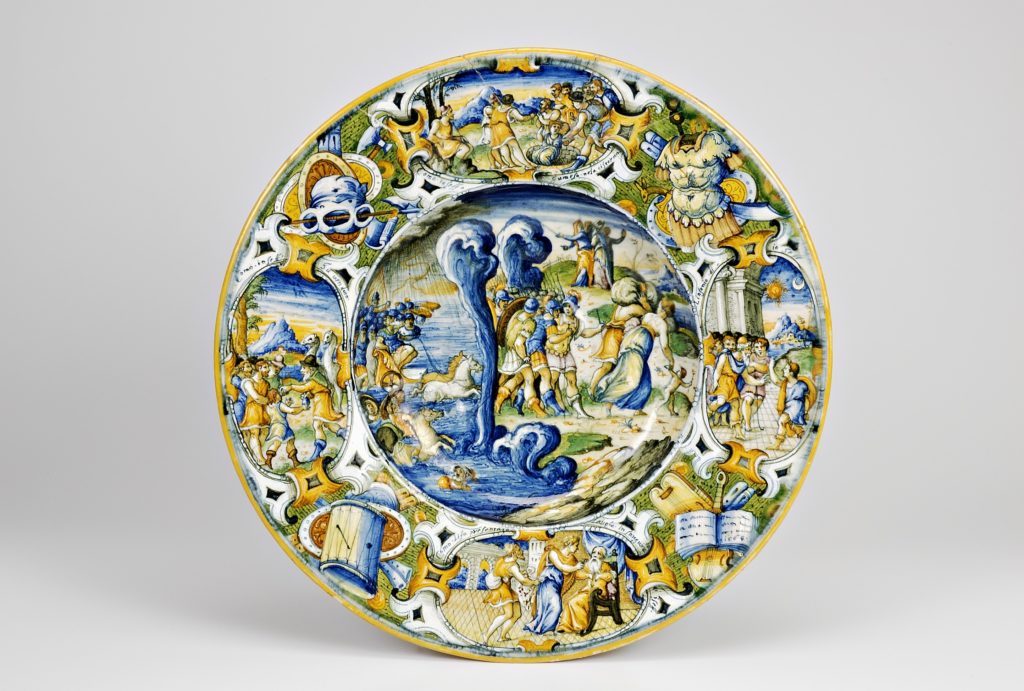 Piatto-con-il-Passaggio-del-Mar-Rosso-Venezia-Bottega-di-Maestro-Domenico-maiolica-1568-1024×691