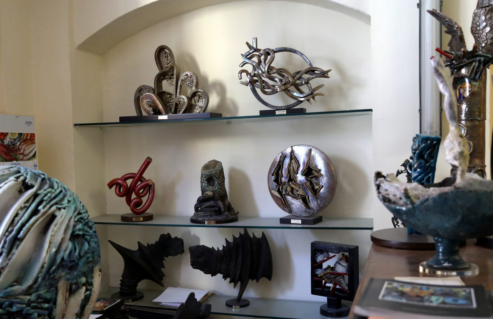 sala mostra ivo sassi in studio